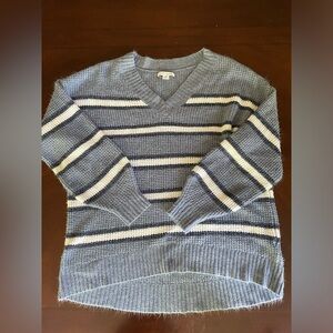 American Eagle women’s cozy waffle knit V-neck blue striped sweater size small